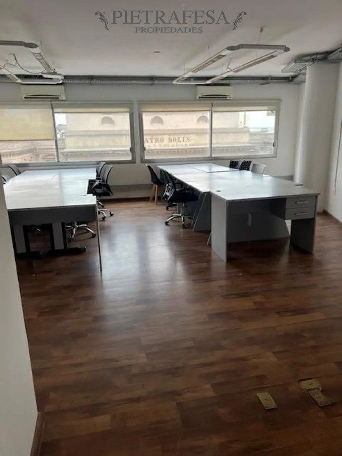 Oficina ID.14011 - Oficina en alquiler, 6 ambientes, 3 baños. Ciudad Vieja.