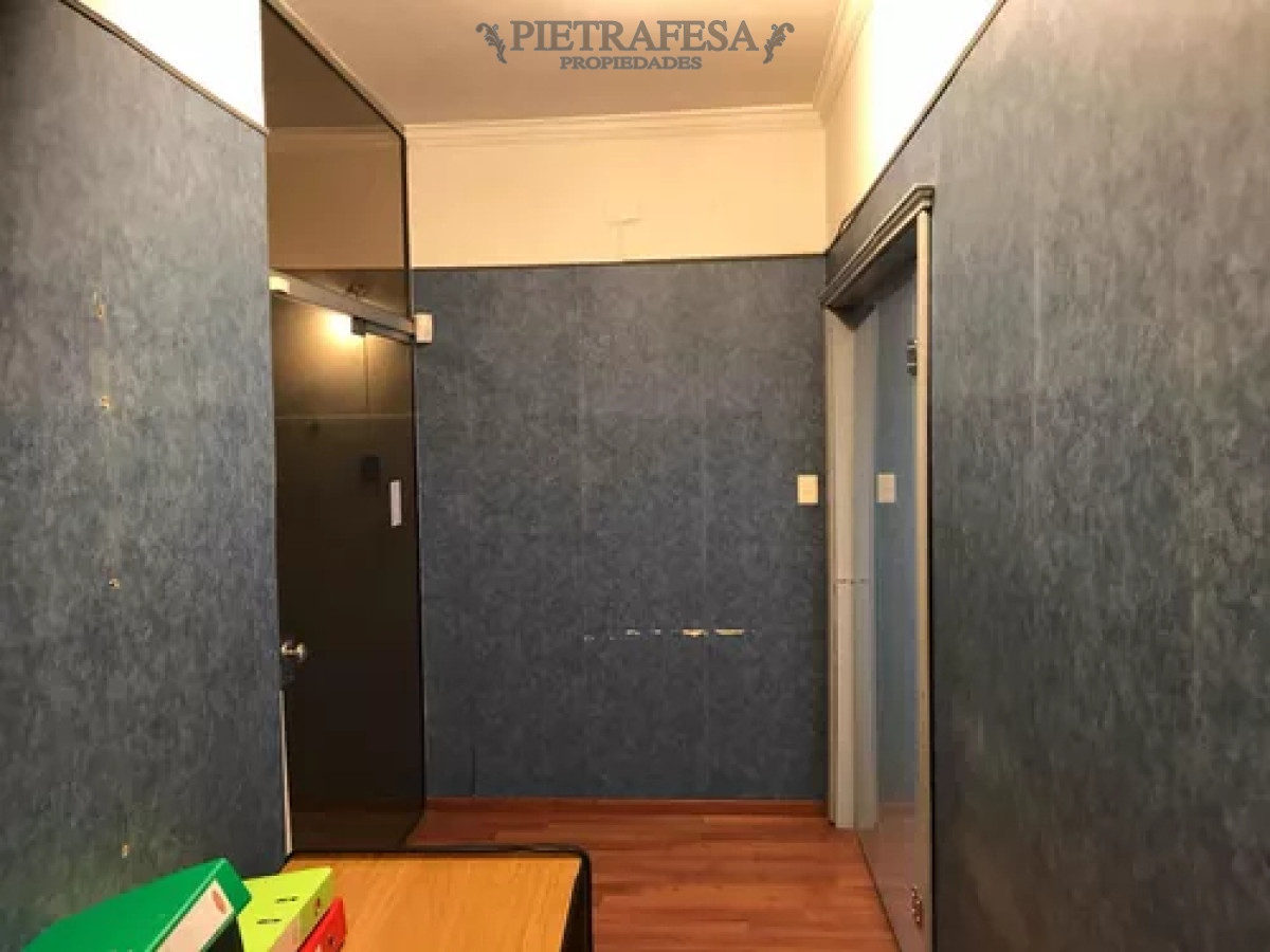 Oficina ID.12588 - Oficina en alquiler, 2ambientes, 1baño. Ciudad Vieja.