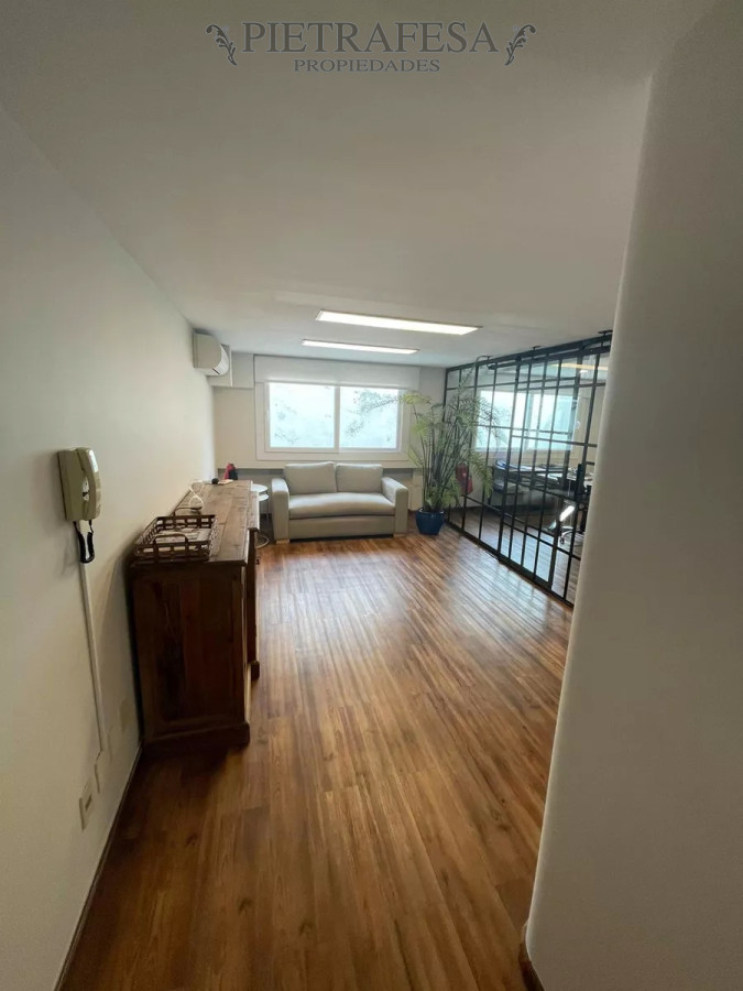 Oficina ID.8793 - Oficina en venta con Renta, 2 baños, Misiones, Ciudad Vieja.