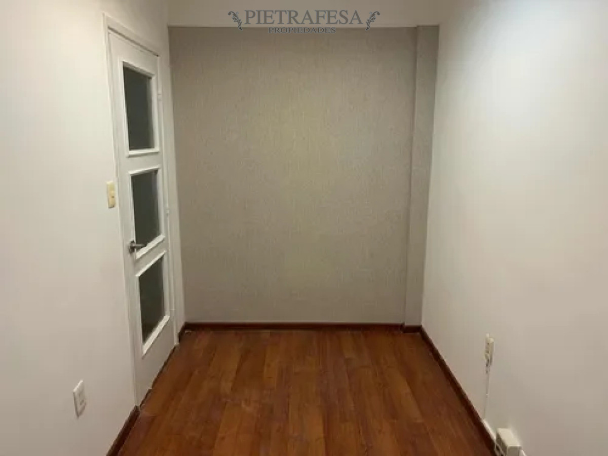 Oficina ID.14026 - Oficina en alquiler, 1baño. Ciudad Vieja.