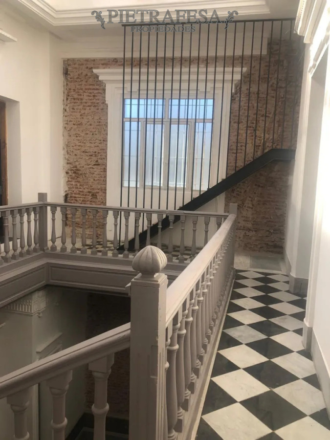 Oficina ID.15330 - Oficina en alquiler, 6 privados, 2 baños. Ciudad Vieja.