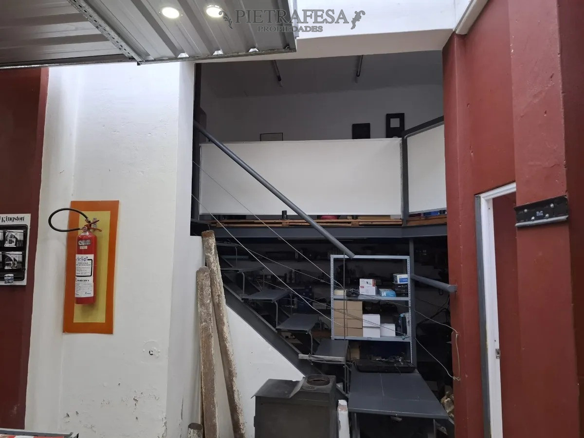 Oficina ID.13737 - Oficinas en venta mas casa de 2 dormitorios- Tres Cruces