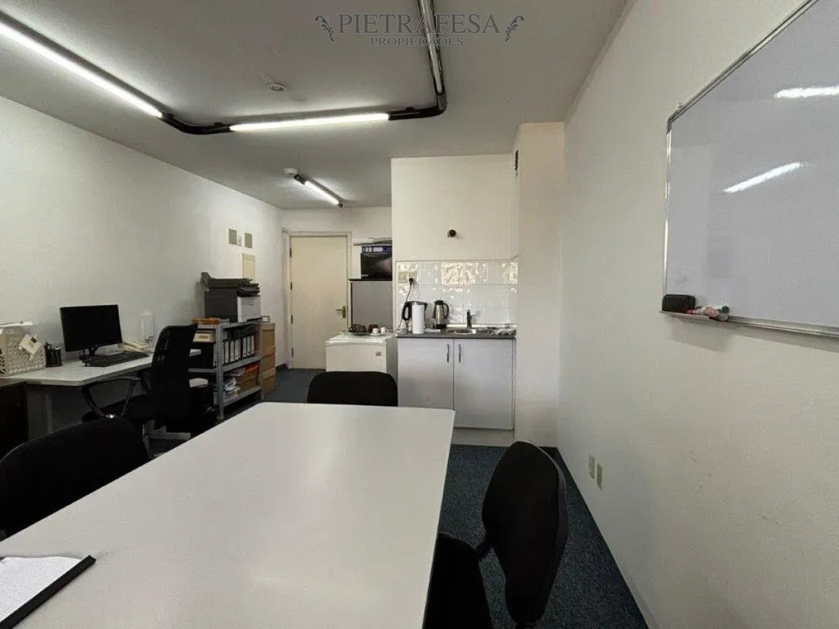 Oficina ID.16089 - Oficina en venta, 1baño, cocina, Plaza Independencia