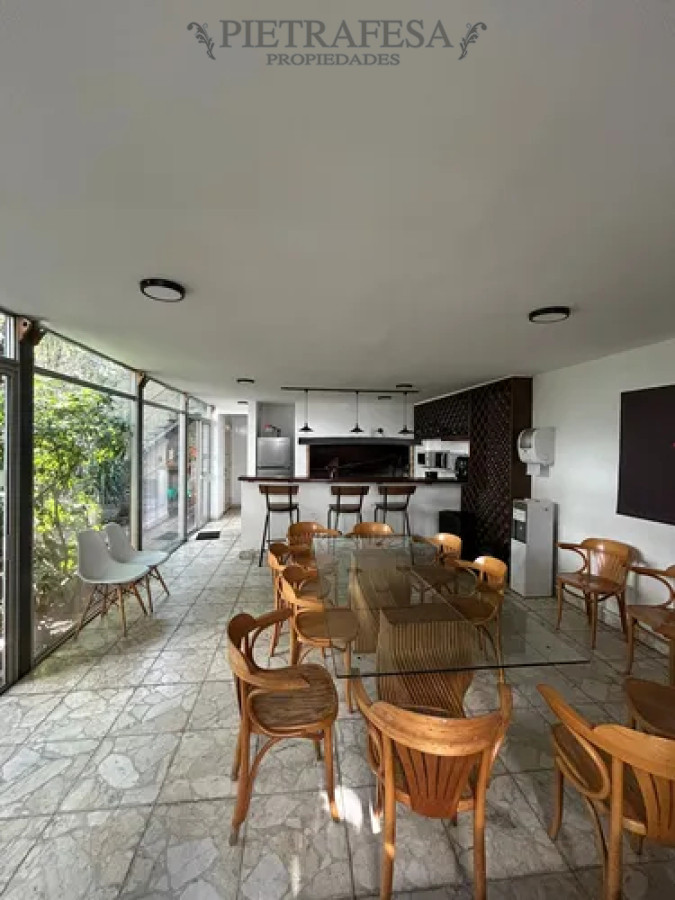 Oficina ID.14064 - Oficina en alquiler, 2 privados, 1 baño, jardín. Pocitos.