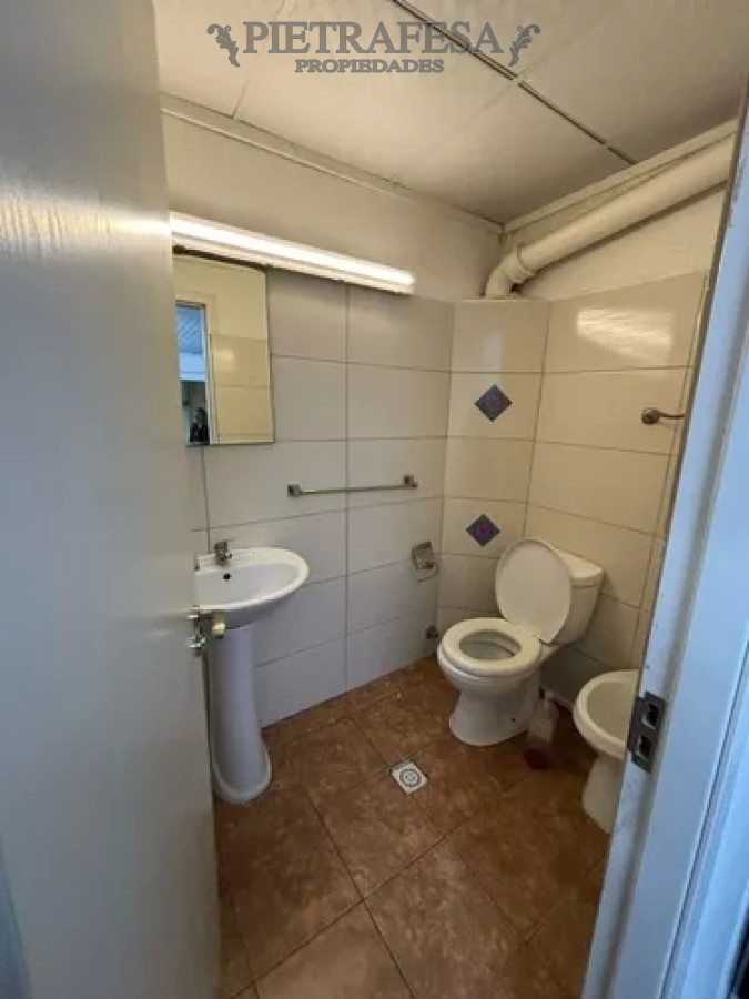 Oficina ID.9683 - Oficina en alquiler, 1 baño. Parque Rodó.