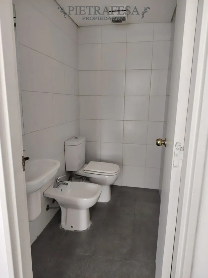 Oficina ID.16340 - Oficina en alquiler en WTC, 1 baño. Buceo.