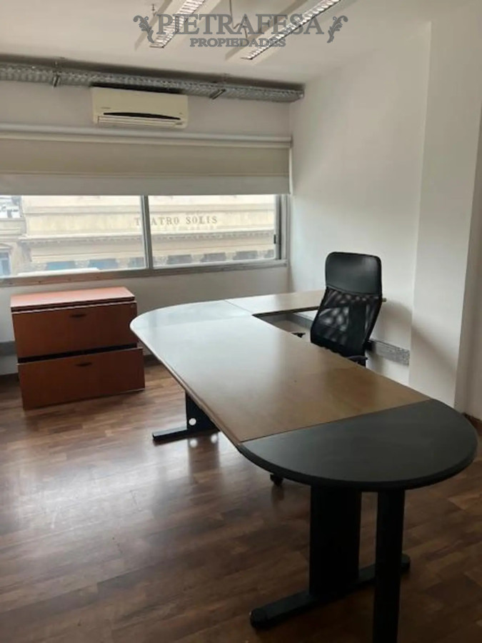 Oficina ID.14011 - Oficina en alquiler, 6 ambientes, 3 baños. Ciudad Vieja.