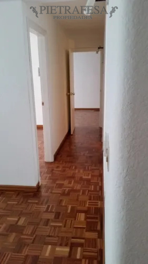 Oficina ID.14510 - Oficina en alquiler, 3 privados, cocina, 1 baño. Ciudad Vieja.