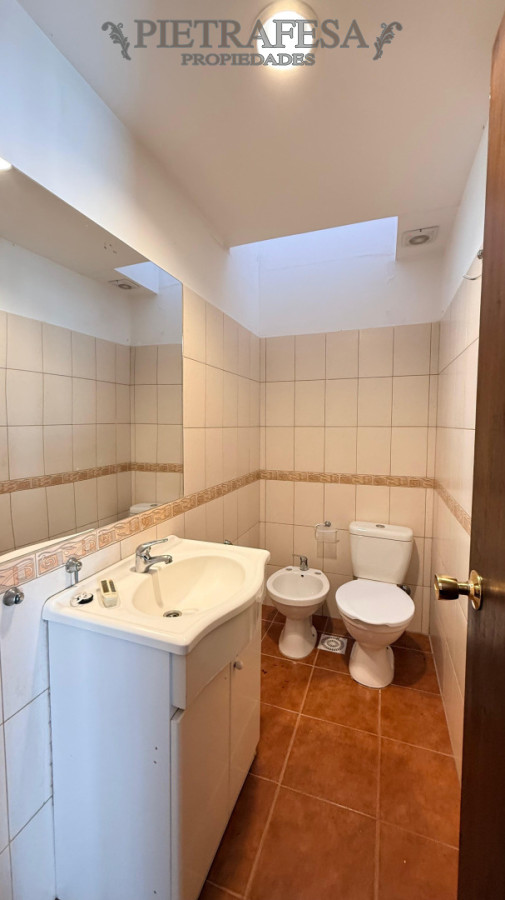 Oficina ID.14418 - Oficina en alquiler, 1 baño. Carrasco.