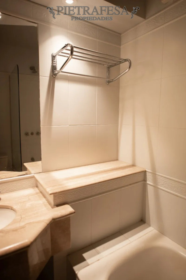 Oficina ID.15012 - Oficina en Venta, 1 privado, 1 baño. Punta Carretas.