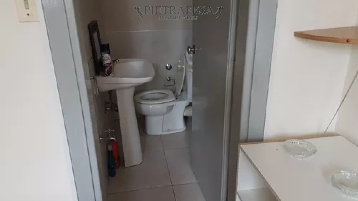 Oficina ID.12766 - Oficina en venta, 1privado, 1baño. Ciudad Vieja.