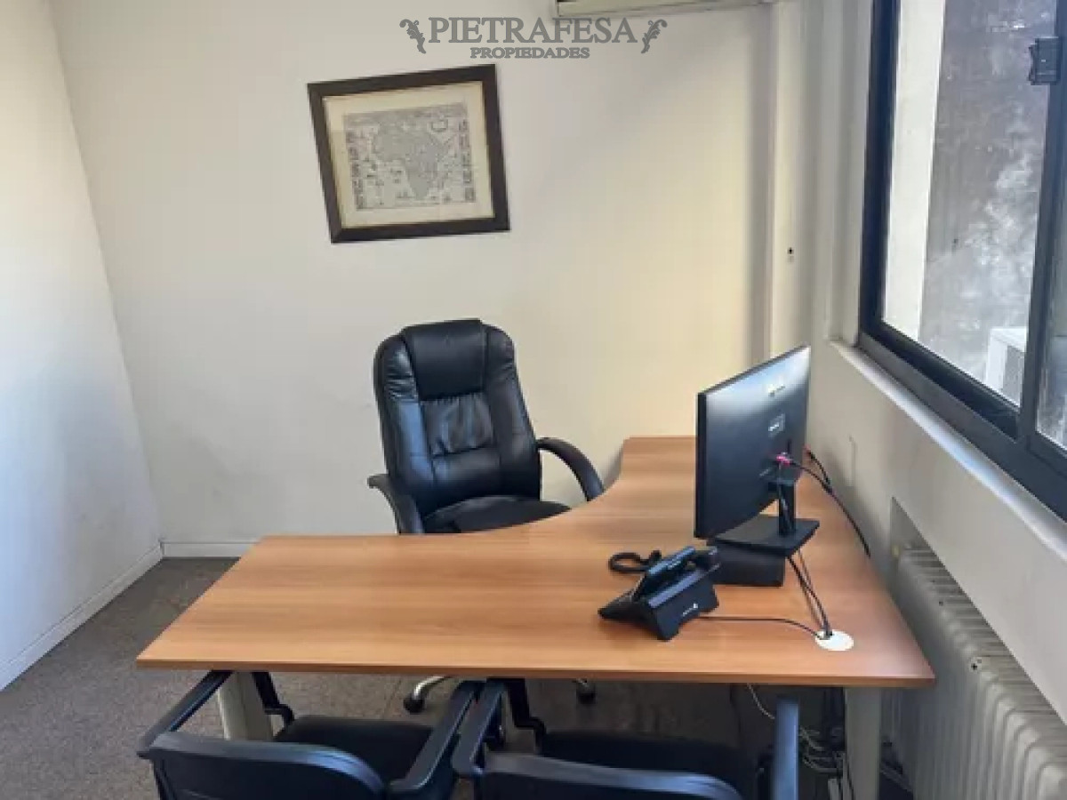 Oficina ID.11433 - Oficina en alquiler, 2baños, amueblada. Ciudad Vieja.