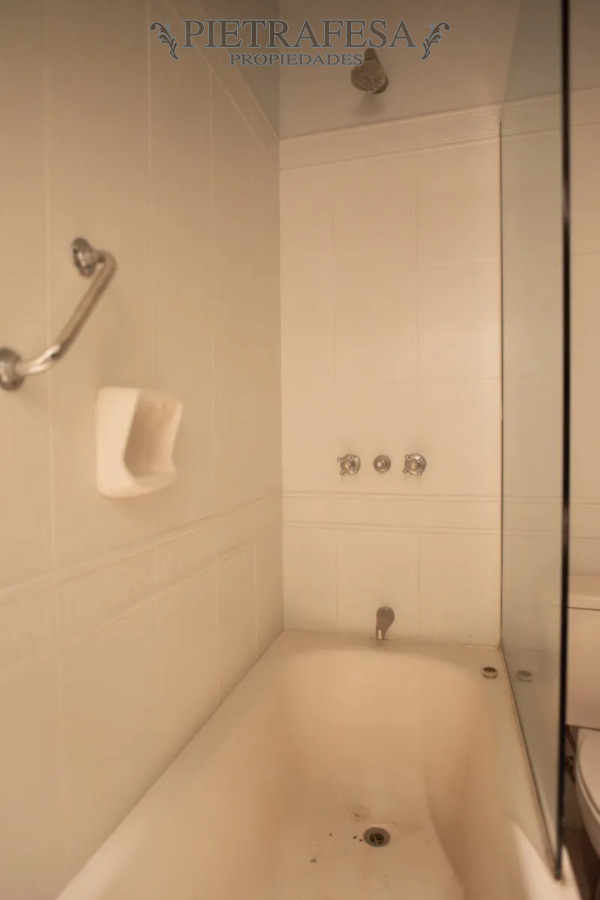 Oficina ID.15012 - Oficina en Venta, 1 privado, 1 baño. Punta Carretas.