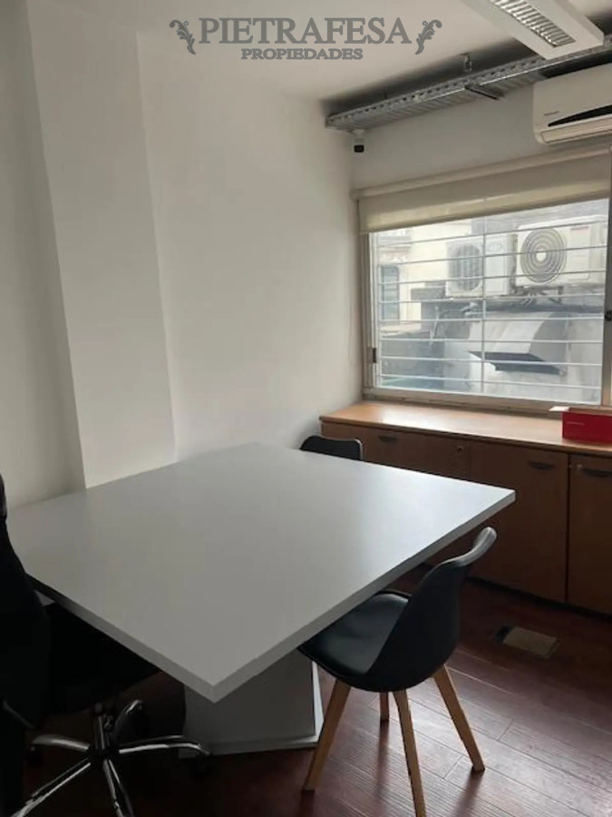 Oficina ID.14011 - Oficina en alquiler, 6 ambientes, 3 baños. Ciudad Vieja.