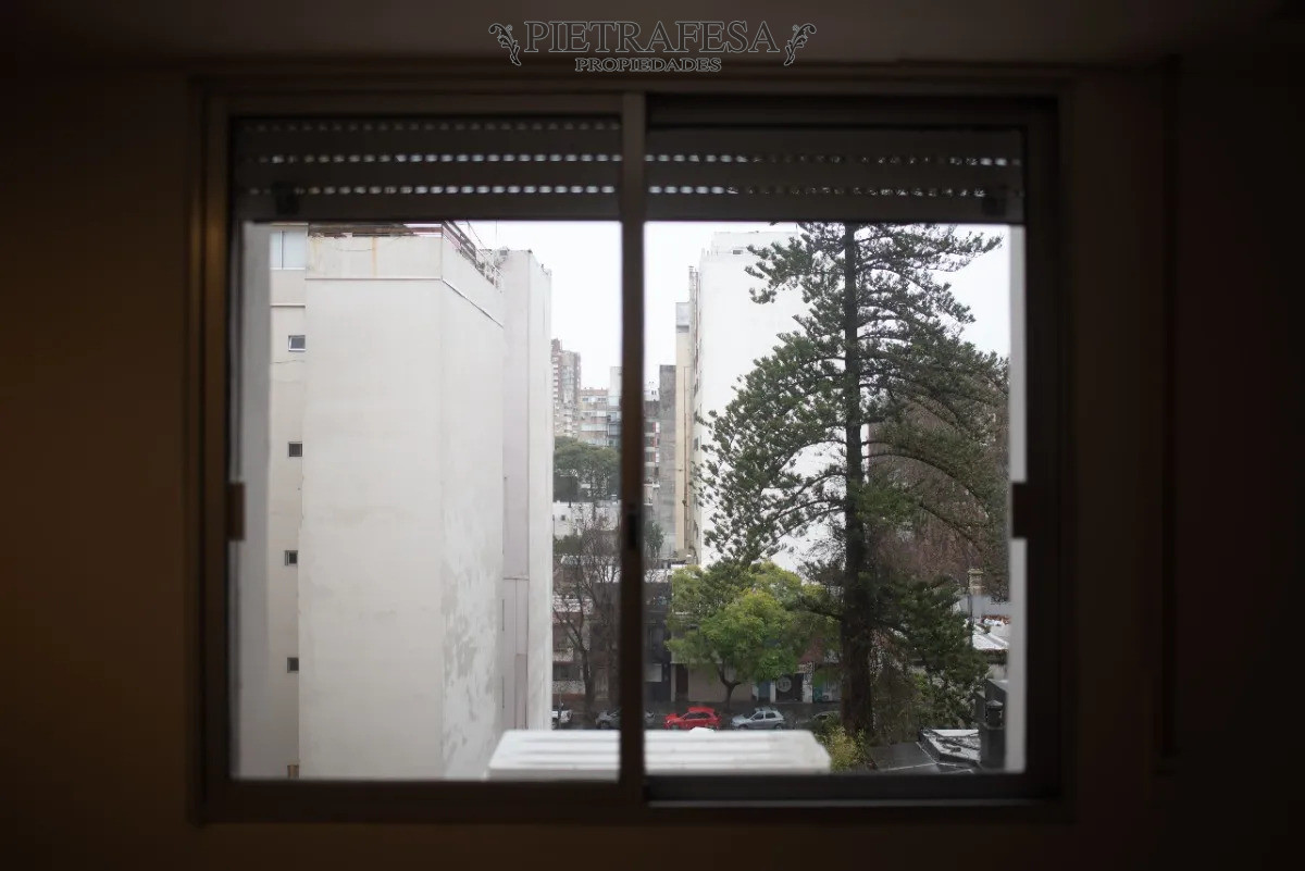 Oficina ID.15012 - Oficina en Venta, 1 privado, 1 baño. Punta Carretas.