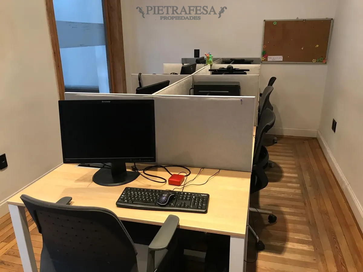 Oficina ID.15330 - Oficina en alquiler, 6 privados, 2 baños. Ciudad Vieja.