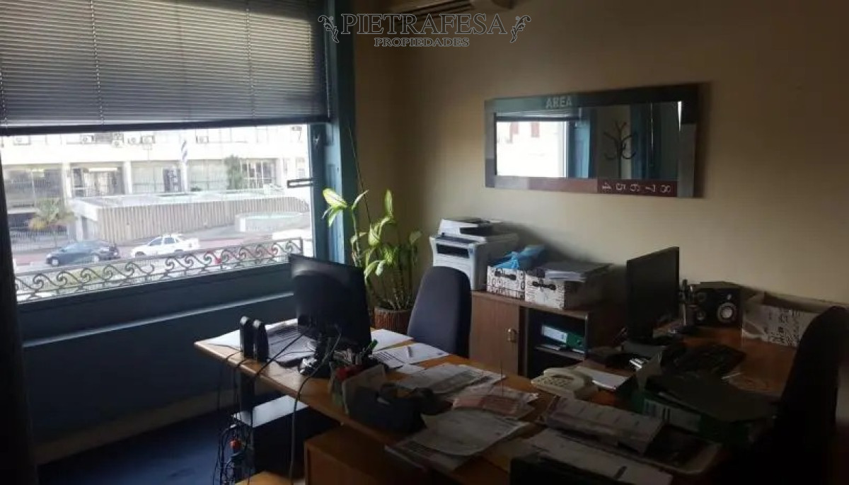 Oficina ID.3869 - Oficina en Venta - Av. Uruguay - Centro