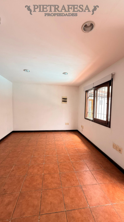 Oficina ID.14418 - Oficina en alquiler, 1 baño. Carrasco.