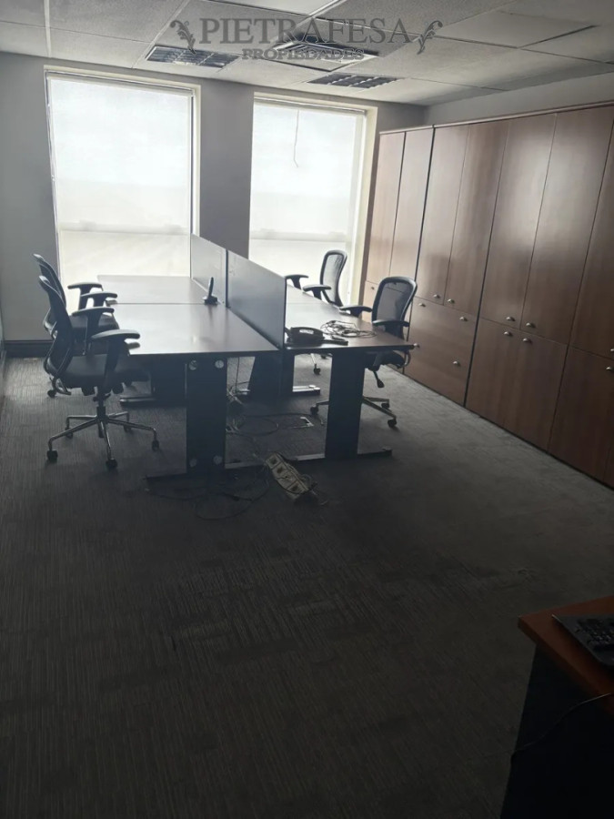 Oficina ID.15418 - Oficina en alquiler, piso entero, 2 baños. Ciudad Vieja.