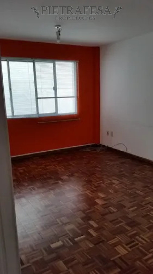 Oficina ID.14510 - Oficina en alquiler, 3 privados, cocina, 1 baño. Ciudad Vieja.