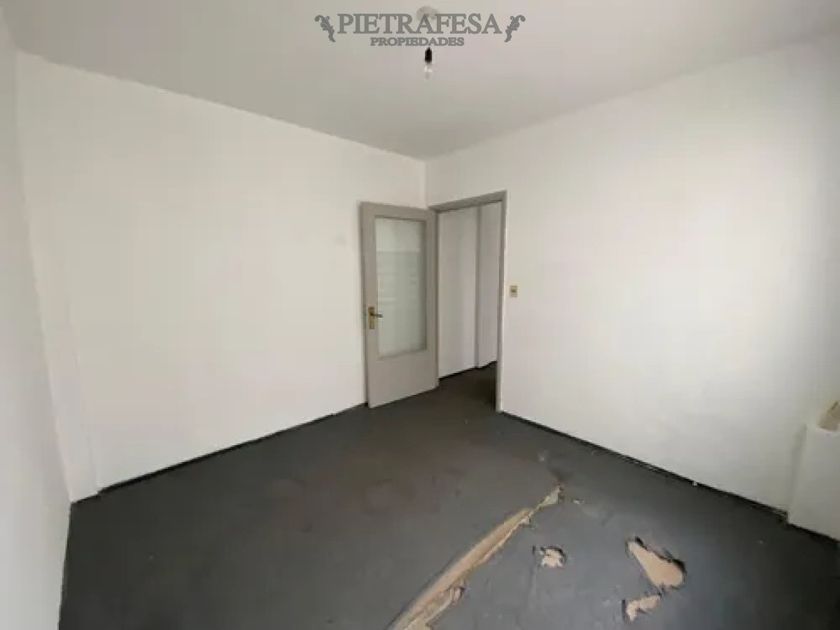 Oficina ID.14093 - Oficina en alquiler, 1 privado, 1 baño. Ciudad Vieja.