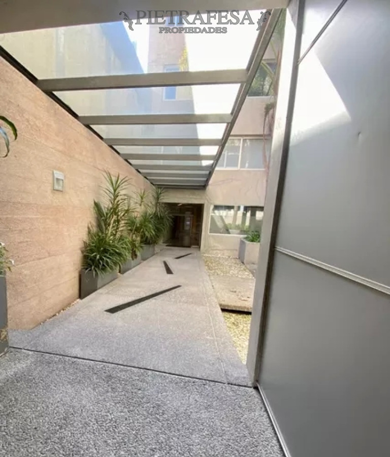 Oficina ID.11129 - Oficina en alquiler, 2baños, kitchenette, patio. Punta Carretas.