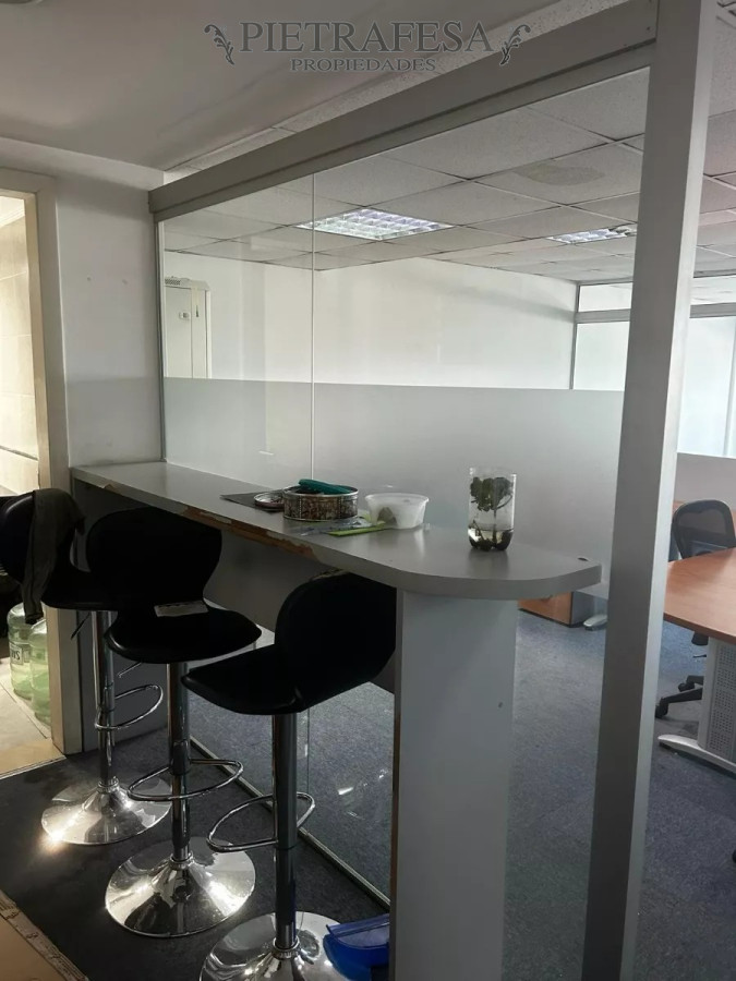 Oficina ID.8640 - 2 oficinas amuebladas en venta- 25 De Mayo- Ciudad Vieja
