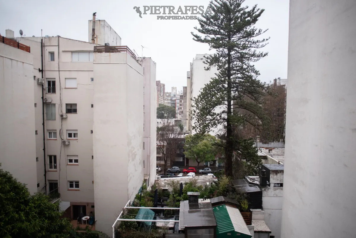 Oficina ID.15012 - Oficina en Venta, 1 privado, 1 baño. Punta Carretas.