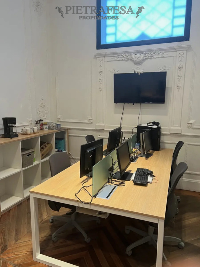 Oficina ID.15330 - Oficina en alquiler, 6 privados, 2 baños. Ciudad Vieja.