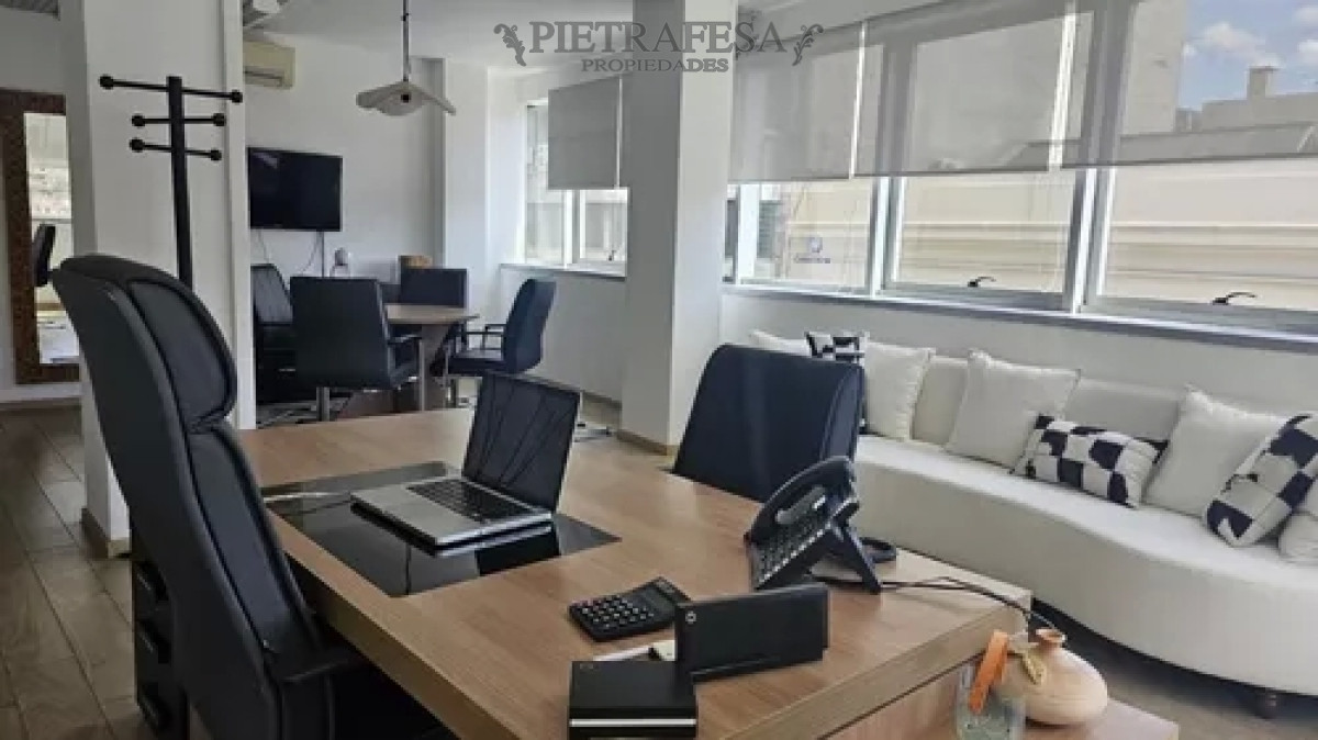 Oficina ID.10335 - Oficinas en alquiler, 4baños, cocina. Ciudad Vieja.