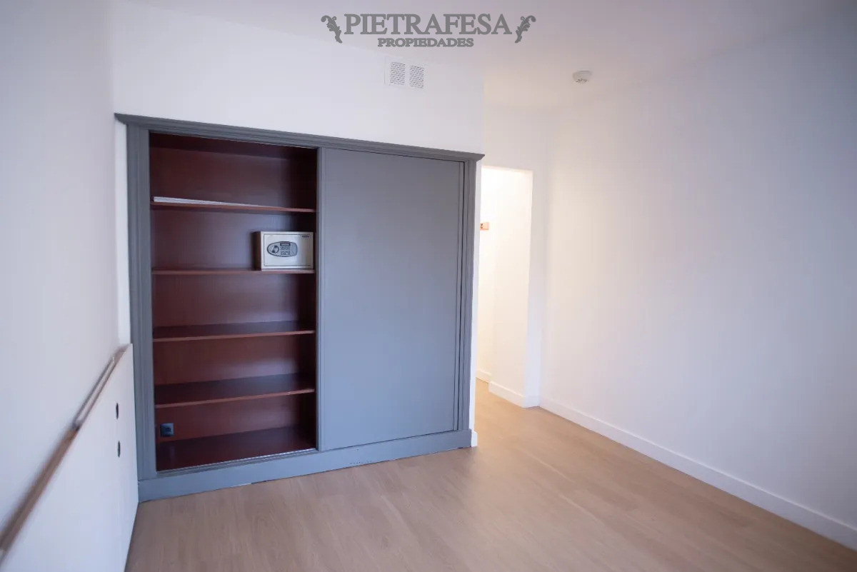Oficina ID.15012 - Oficina en Venta, 1 privado, 1 baño. Punta Carretas.