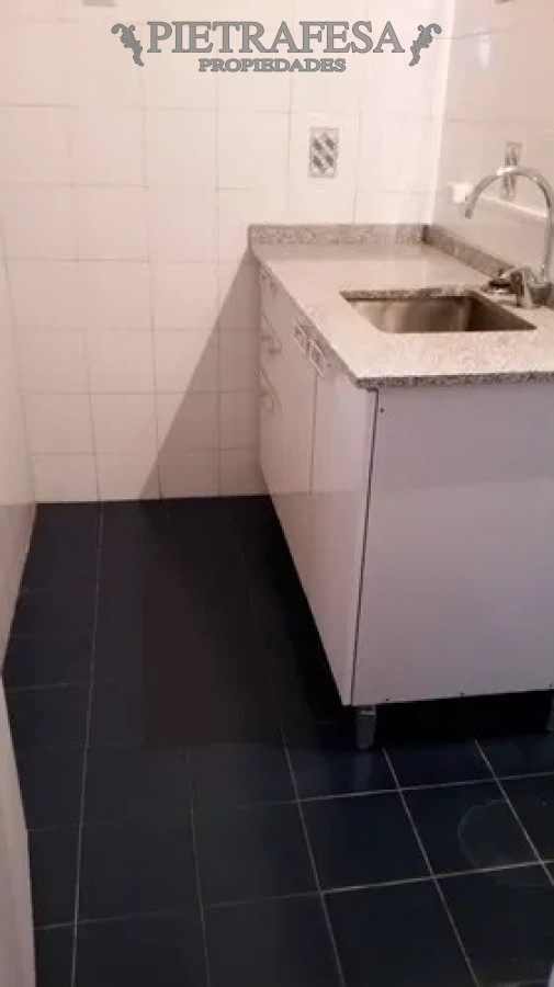 Oficina ID.14510 - Oficina en alquiler, 3 privados, cocina, 1 baño. Ciudad Vieja.