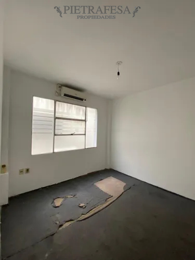 Oficina ID.14093 - Oficina en alquiler, 1 privado, 1 baño. Ciudad Vieja.