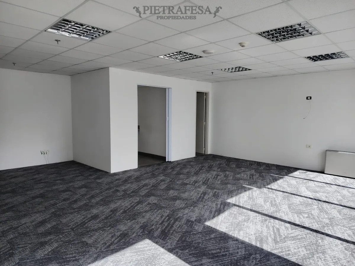 Oficina ID.16340 - Oficina en alquiler en WTC, 1 baño. Buceo.