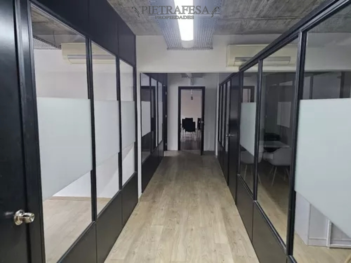 Oficina ID.10335 - Oficinas en alquiler, 4baños, cocina. Ciudad Vieja.