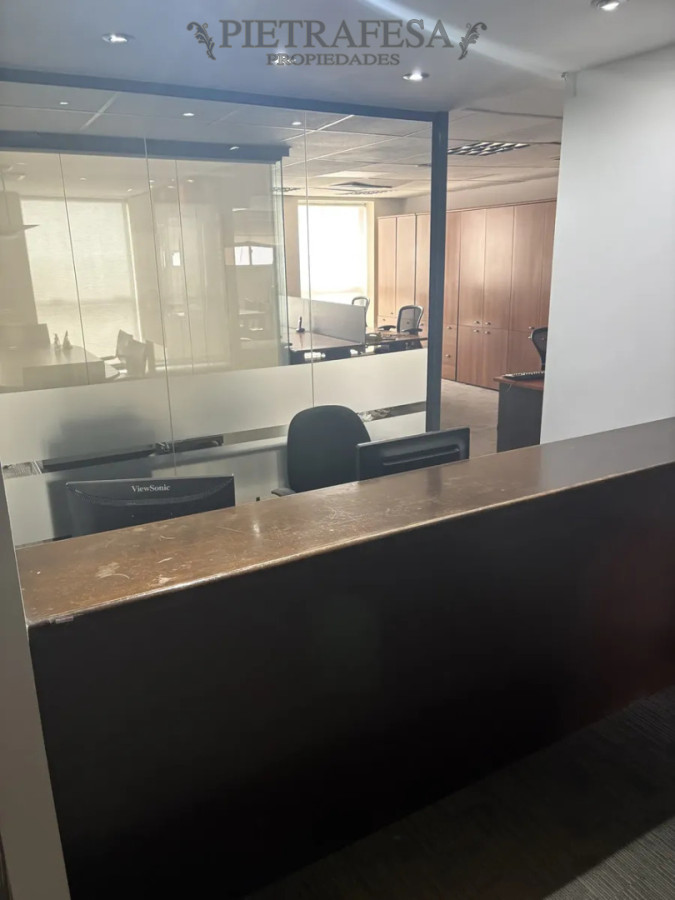 Oficina ID.15418 - Oficina en alquiler, piso entero, 2 baños. Ciudad Vieja.