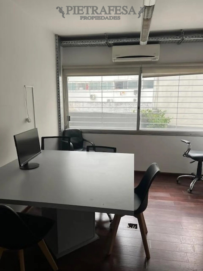 Oficina ID.14011 - Oficina en alquiler, 6 ambientes, 3 baños. Ciudad Vieja.