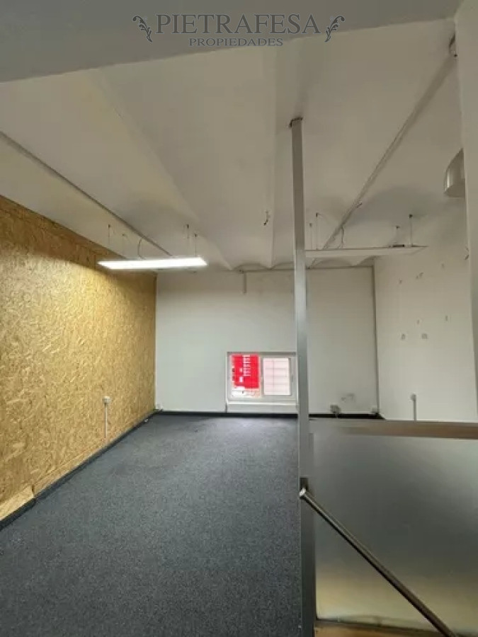 Oficina ID.9683 - Oficina en alquiler, 1 baño. Parque Rodó.