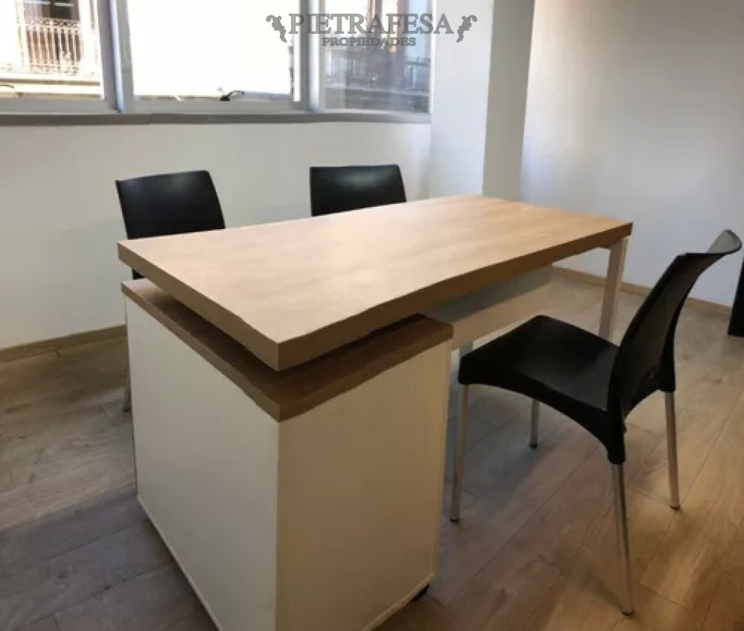 Oficina ID.10335 - Oficinas en alquiler, 4baños, cocina. Ciudad Vieja.