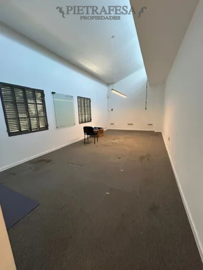 Oficina ID.14064 - Oficina en alquiler, 2 privados, 1 baño, jardín. Pocitos.