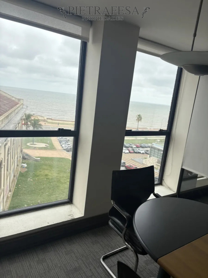 Oficina ID.15418 - Oficina en alquiler, piso entero, 2 baños. Ciudad Vieja.