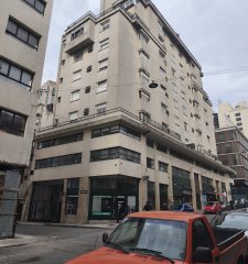 Oficina en Ciudad vieja en Edificio Juncal - 25 m² - excelente división con buenas terminaciones