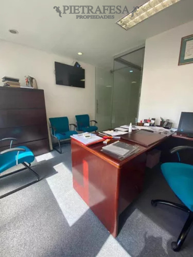Oficina ID.15466 - Oficina en venta, 3 privados, 1baño, amueblada. Cordón.