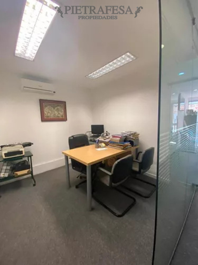 Oficina ID.15466 - Oficina en venta, 3 privados, 1baño, amueblada. Cordón.
