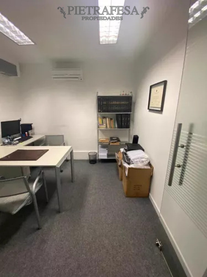 Oficina ID.15466 - Oficina en venta, 3 privados, 1baño, amueblada. Cordón.