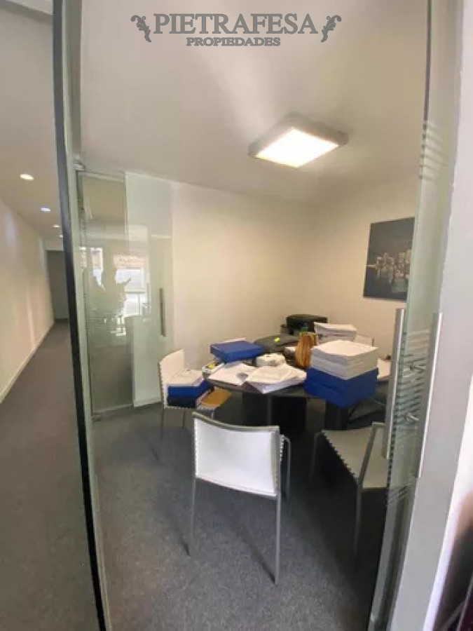 Oficina ID.15466 - Oficina en venta, 3 privados, 1baño, amueblada. Cordón.
