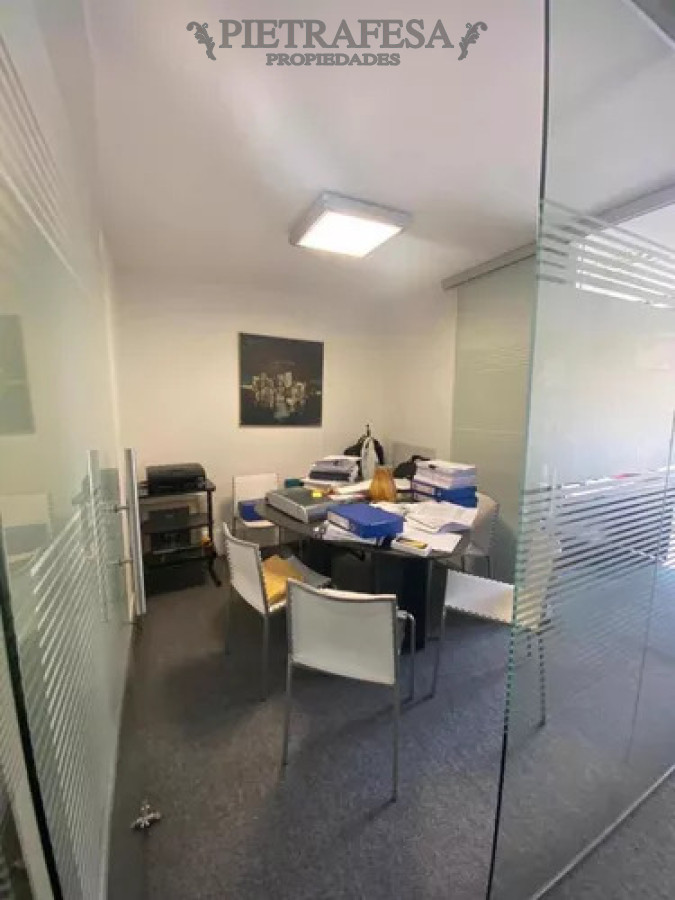 Oficina ID.15466 - Oficina en venta, 3 privados, 1baño, amueblada. Cordón.