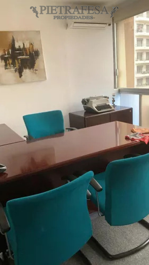 Oficina ID.15466 - Oficina en venta, 3 privados, 1baño, amueblada. Cordón.