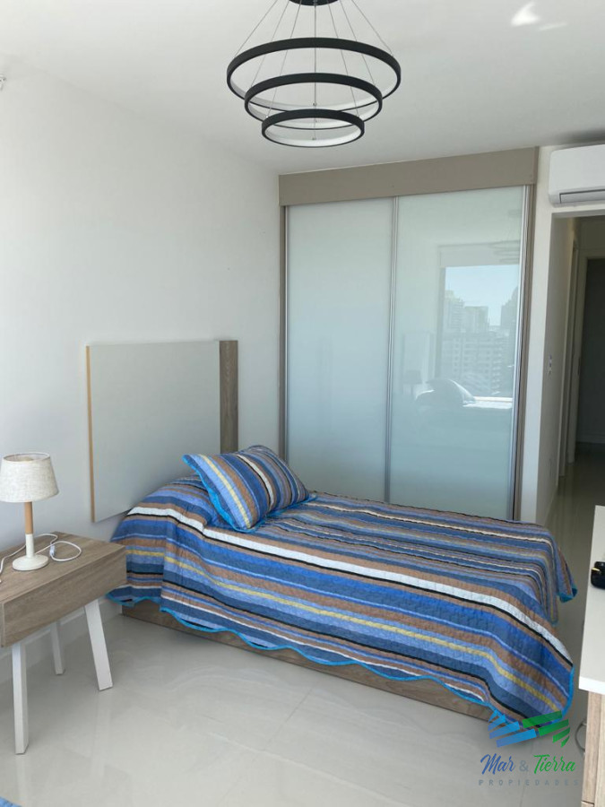 Apartamento ID.3405 - Alquilo anual apartamento de 3 dormitorios en torre con servicios, Punta del Este