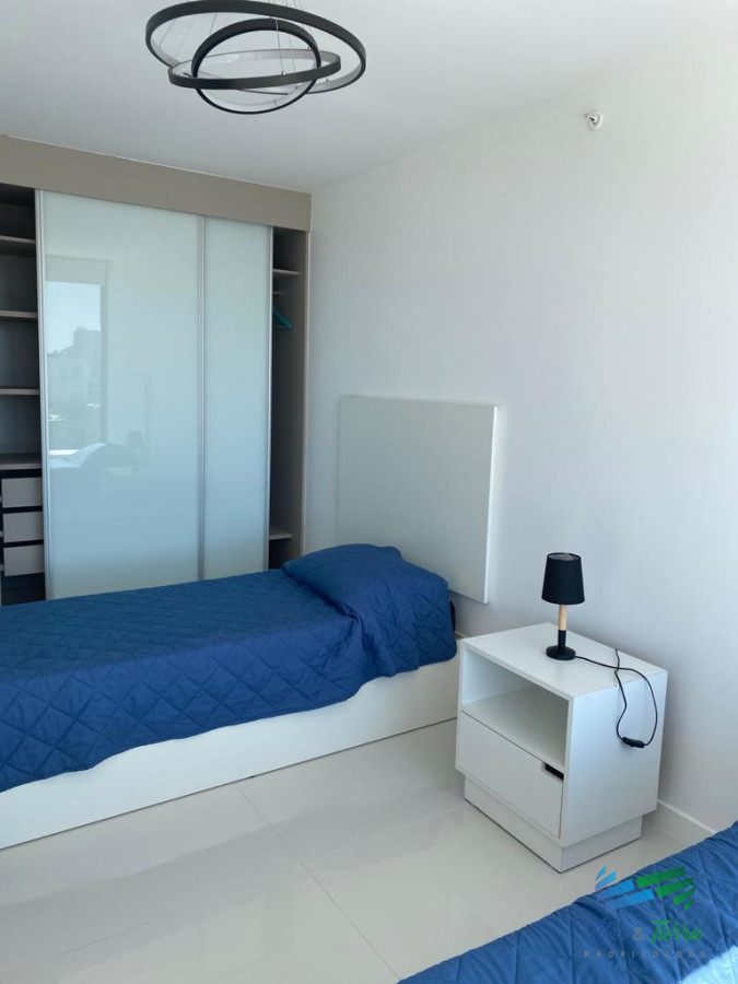 Apartamento ID.3405 - Alquilo anual apartamento de 3 dormitorios en torre con servicios, Punta del Este